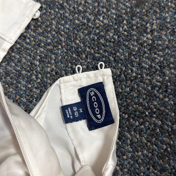 Scoop satin shoulder pad tank M // 072205 - Picture 2 of 2